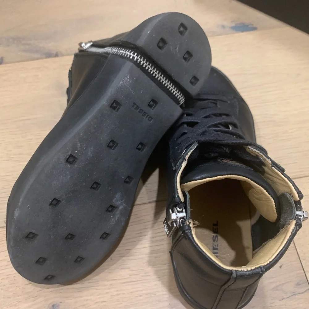 Diesel black leather zipper kids shoes size 1.5